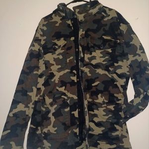 Men's Camo Camoflauge Medium weight Jacket. Size XL. LIKE NEW.